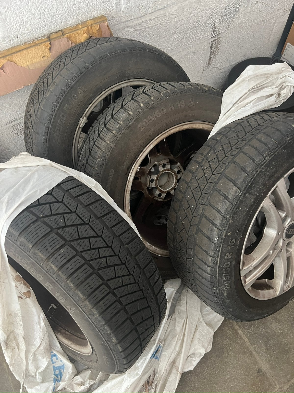 4 autobanden 205/60 R 16 op stalen velgen, Enlèvement, Jante(s)