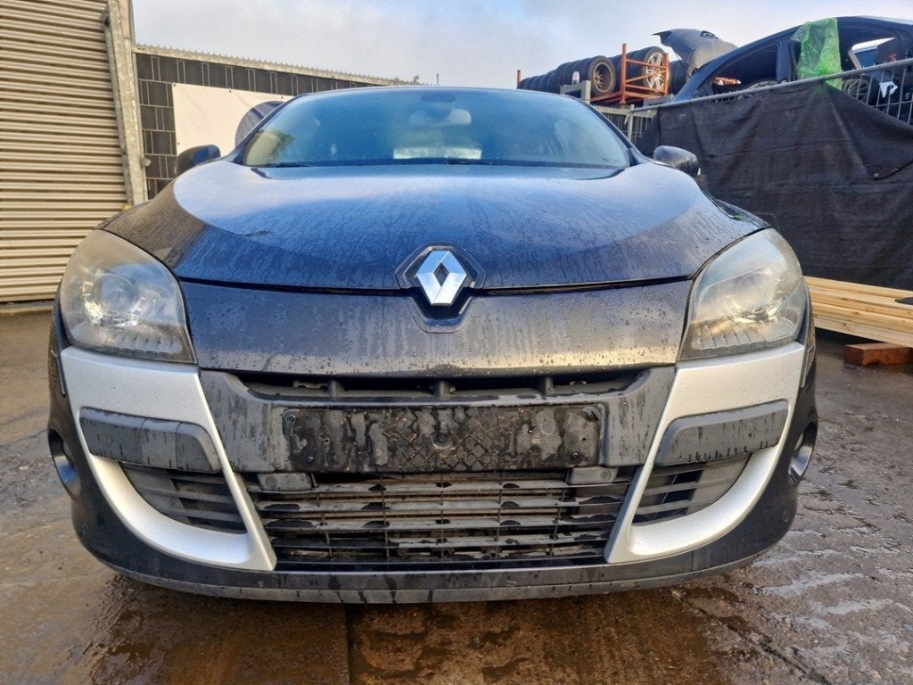 BUMPER VOOR Renault Megane III Coupe (DZ) (|620221020R|), Gebruikt, Dialog.deutschland@renault.de, RENAULT, Renault