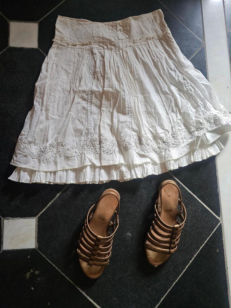 Prachtig romantisch zomers rokje ESSENTIEL + dito sandalen, ESSENTIEL, Verzenden, Maat 36 (S), Wit