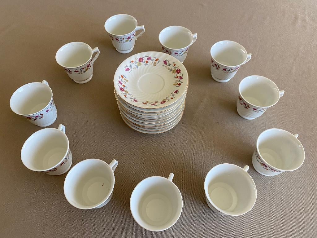 Service à café fleuri et doré, Neuf, Enlèvement, Autres styles, Porcelaine