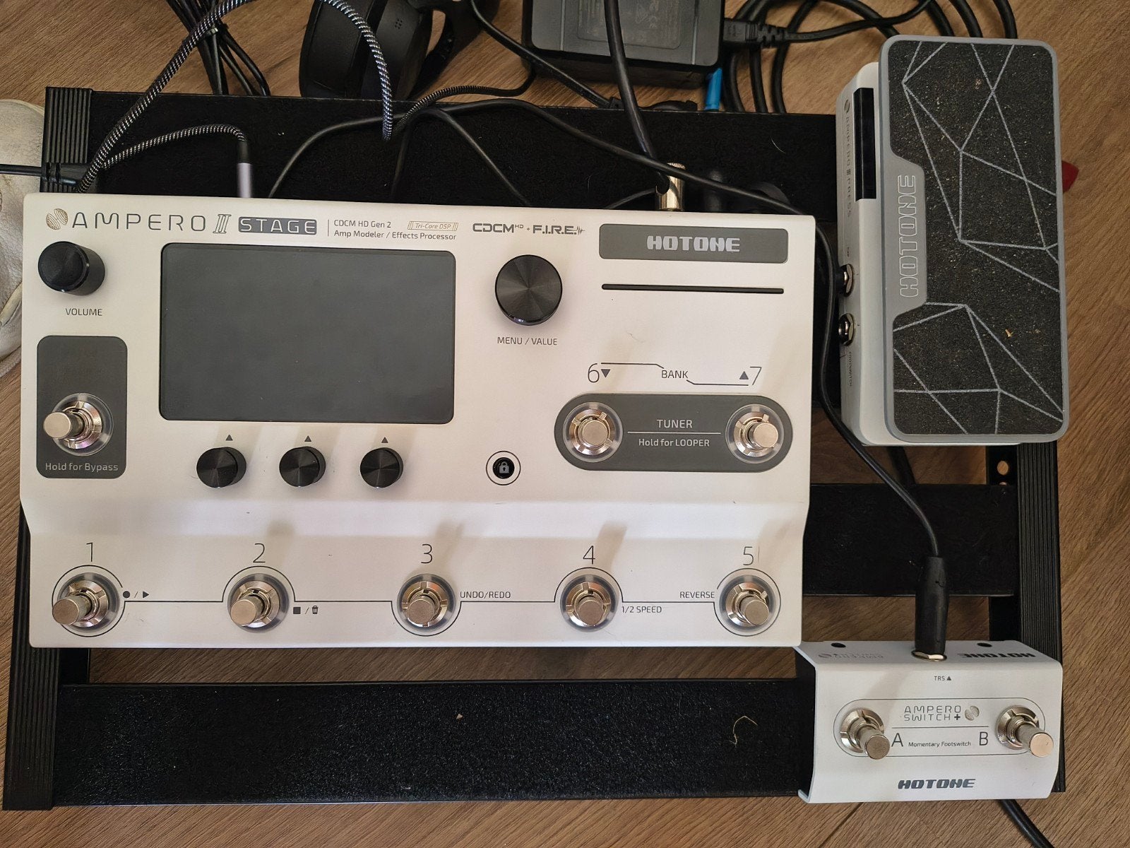 Hotone Ampero 2 stage + fs2 footswitch + press 2, Muziek en Instrumenten, Effecten, Ophalen of Verzenden, Zo goed als nieuw, Delay of Echo