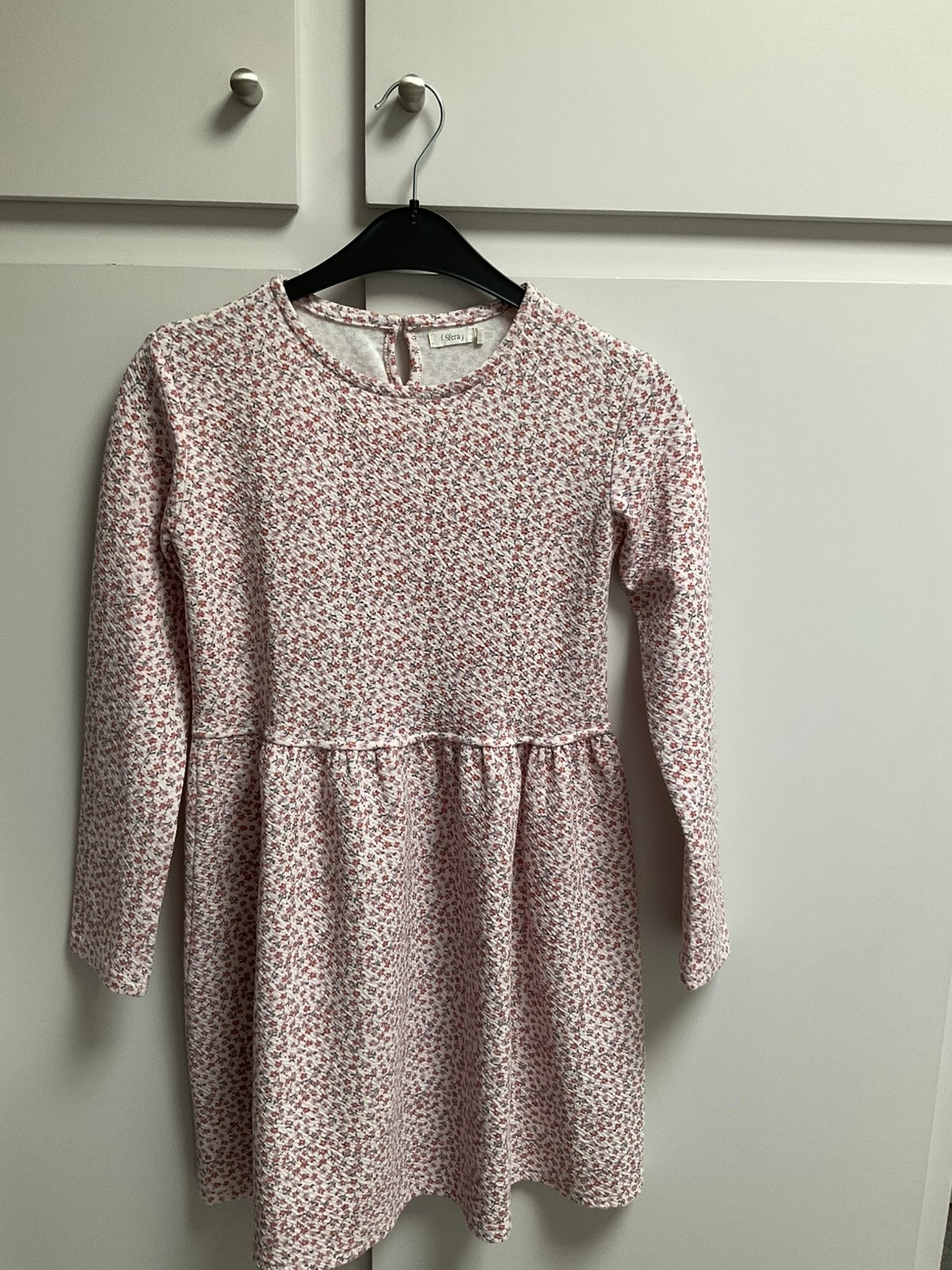 Heel mooie bloemenjurk merk sfera maat 146/152 Nieuw!, Enfants & Bébés, Vêtements enfant | Taille 146, Enlèvement ou Envoi, Comme neuf