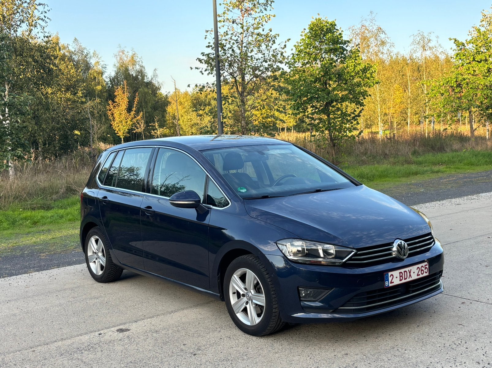VW Golf Sportsvan Highline 1.6 TDI 110 pk DSG automaat, 4 cilinders, Blauw, Alcantara, Golf Sportsvan