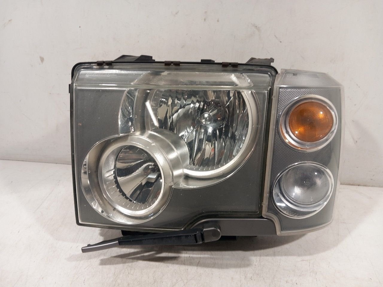 Koplamp links Land Rover Range Rover, Onderdelen@venauto.nl, Van der Ven Autorecycling B.V., Land Rover, Ettenseweg 76, 4706 PB Roosendaal, The Netherlands