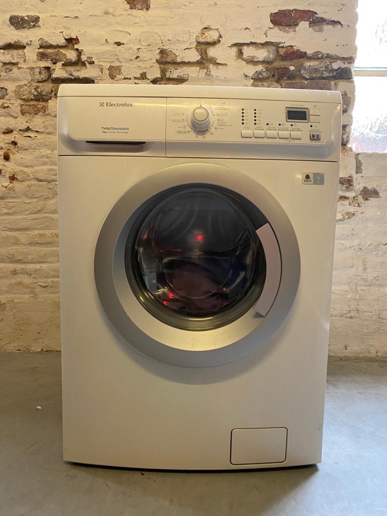 Wasmachine Electrolux, Electroménager, Lave-linge, 1200 à 1600 tours, 6 à 8 kg, 85 à 90 cm, Programme lavage à la main