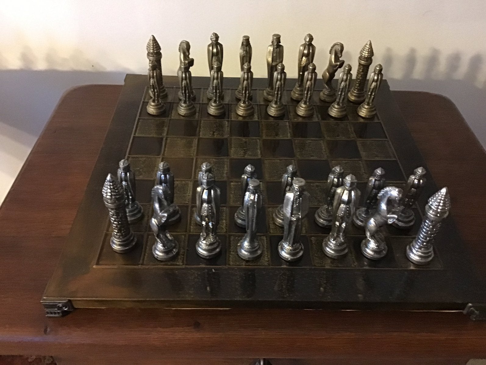 Mooi schaakspel, metalen bord en prachtige metalen figuren., Ophalen of Verzenden