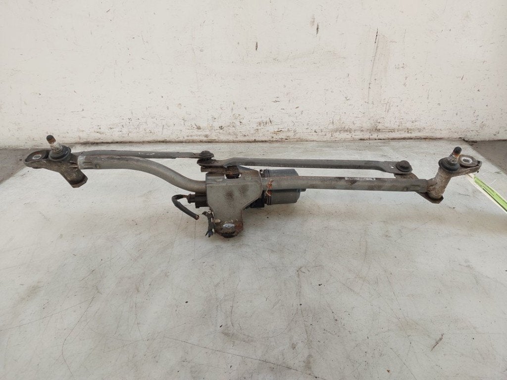 MOTEUR + TRINGLERIE ESSUIE GLACE AVANT Audi A4 Avant (B7), Robert Bosch AG, Audi, Utilisé, Robert-Bosch-Allee 1
74232  Abstatt, DE