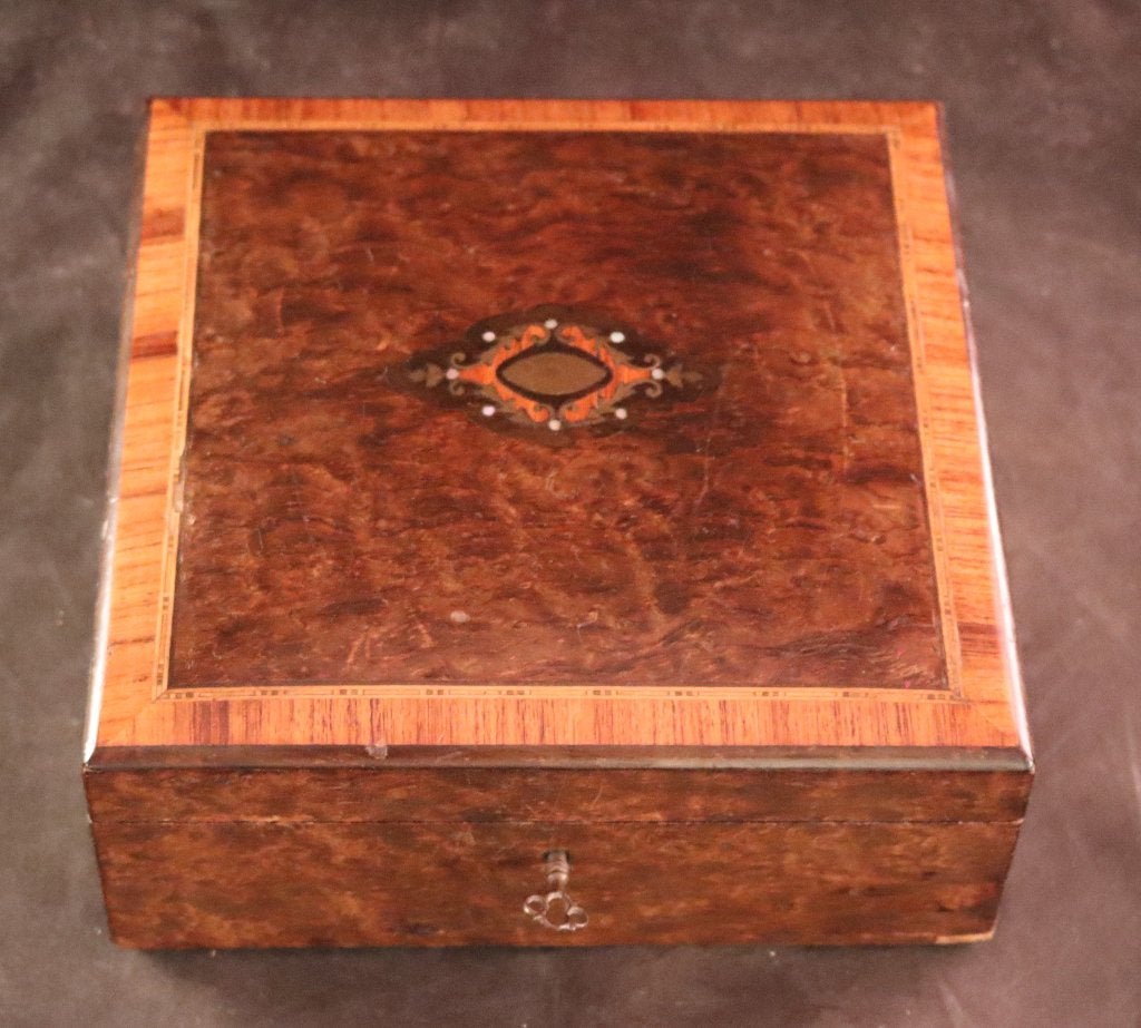 Zeer fraai antiek houten kistje met wortelfineer, Antiek en Kunst, Ophalen of Verzenden