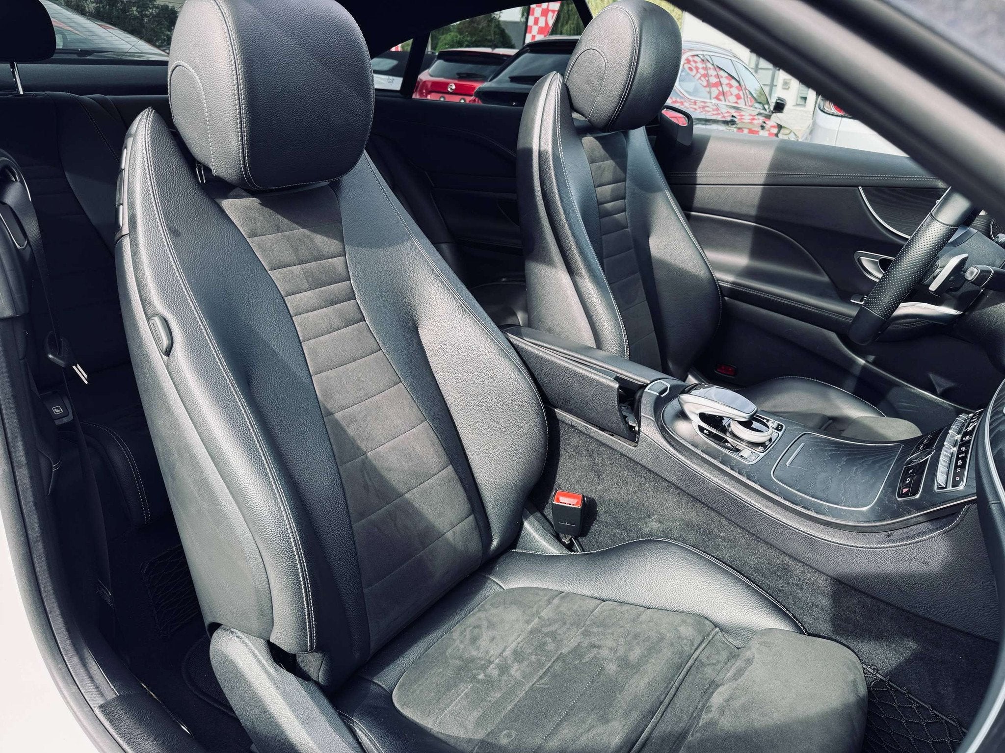 Mercedes-Benz E-Klasse 200 Coupe E 200 4-Matic Pack Amg, Gar, Autos, Cuir, Achat, Entreprise, Noir
