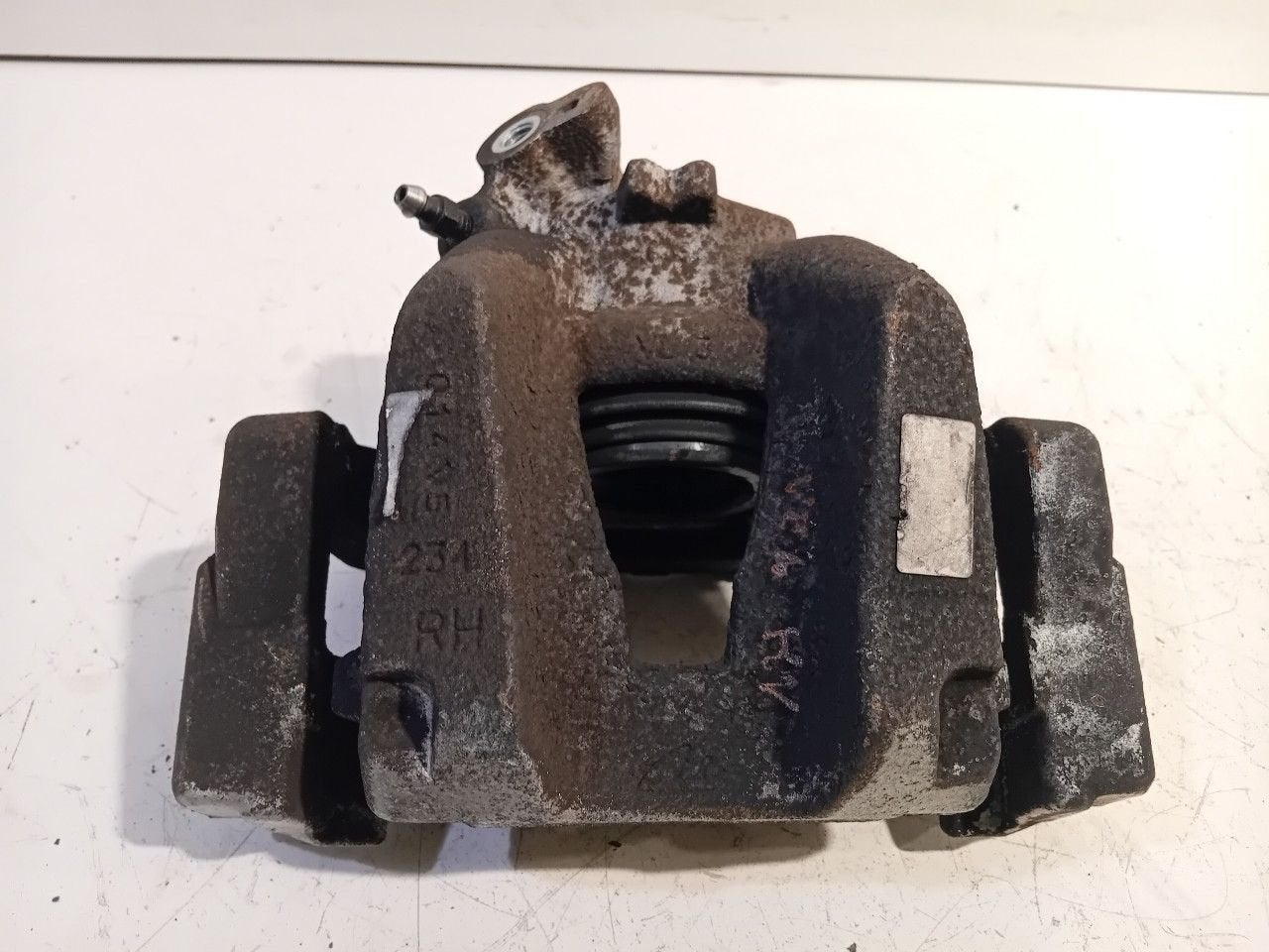Remklauw rechts voor Citroën C4, Onderdelen@venauto.nl, Van der Ven Autorecycling B.V., Gebruikt, Ettenseweg 76, 4706 PB Roosendaal, The Netherlands