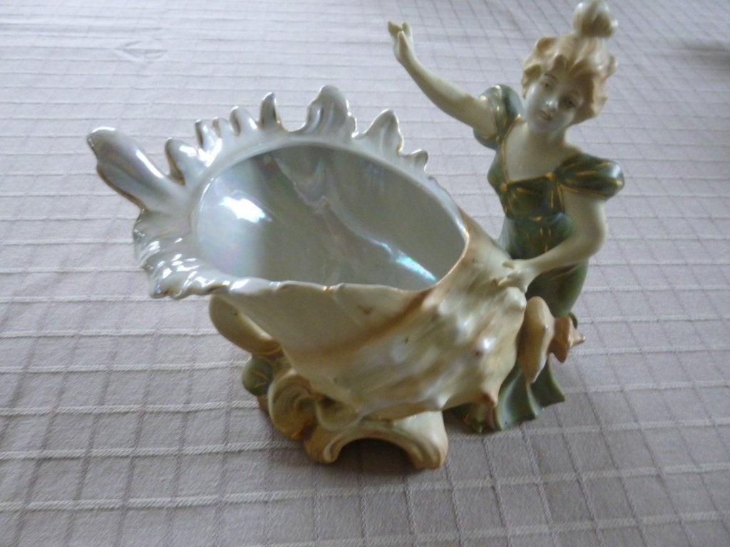 oud beeldje vrouw met zee schelp, Verzamelen, Ophalen of Verzenden