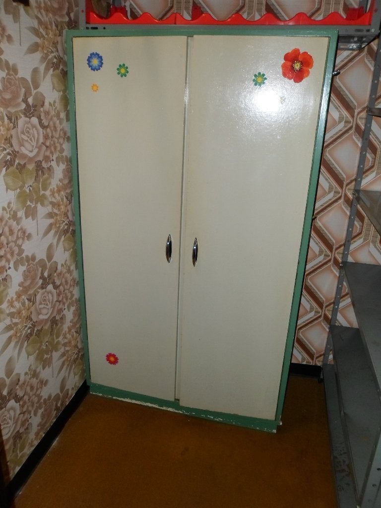 Oude vintage kast, Enlèvement