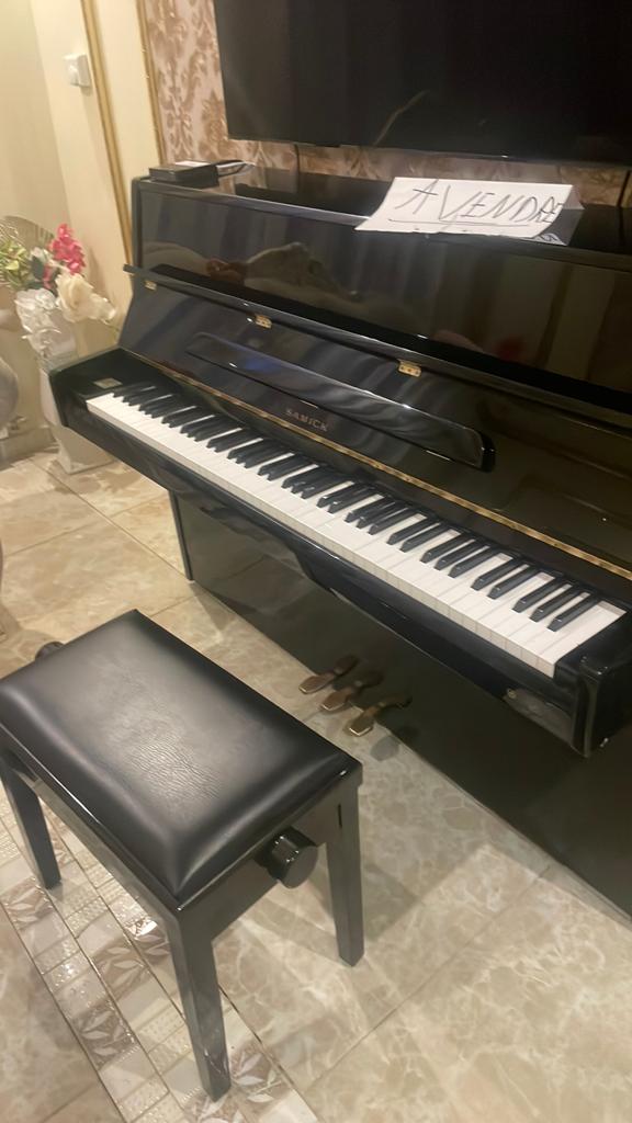 Piano droit Samick noir – très bon état + la chaise, Musique & Instruments, Pianos, Utilisé, Piano, Noir, Brillant, Enlèvement
