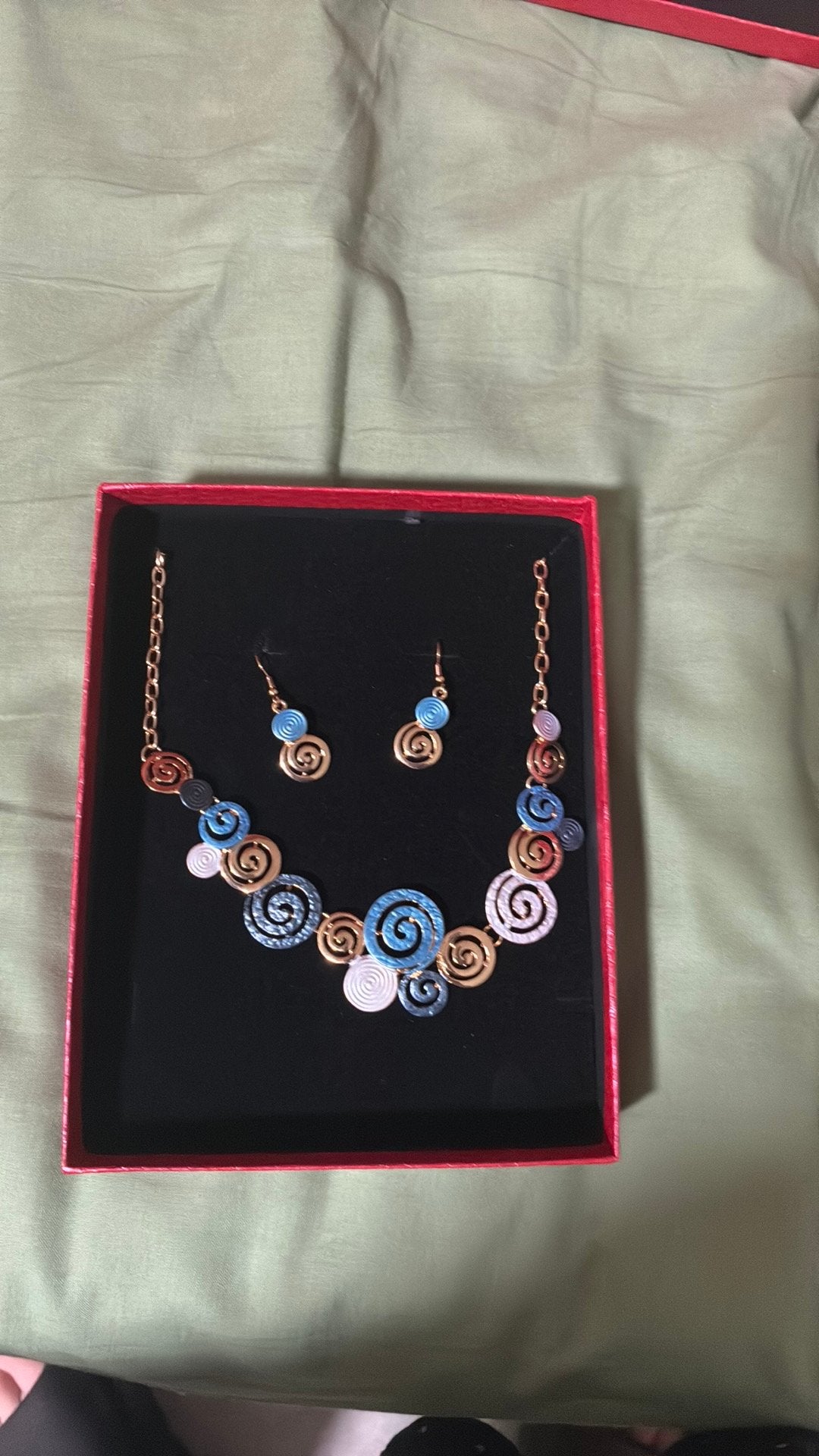 Boucle d’oreille et collier, Handtassen en Accessoires, Overige Accessoires, Ophalen, Zo goed als nieuw