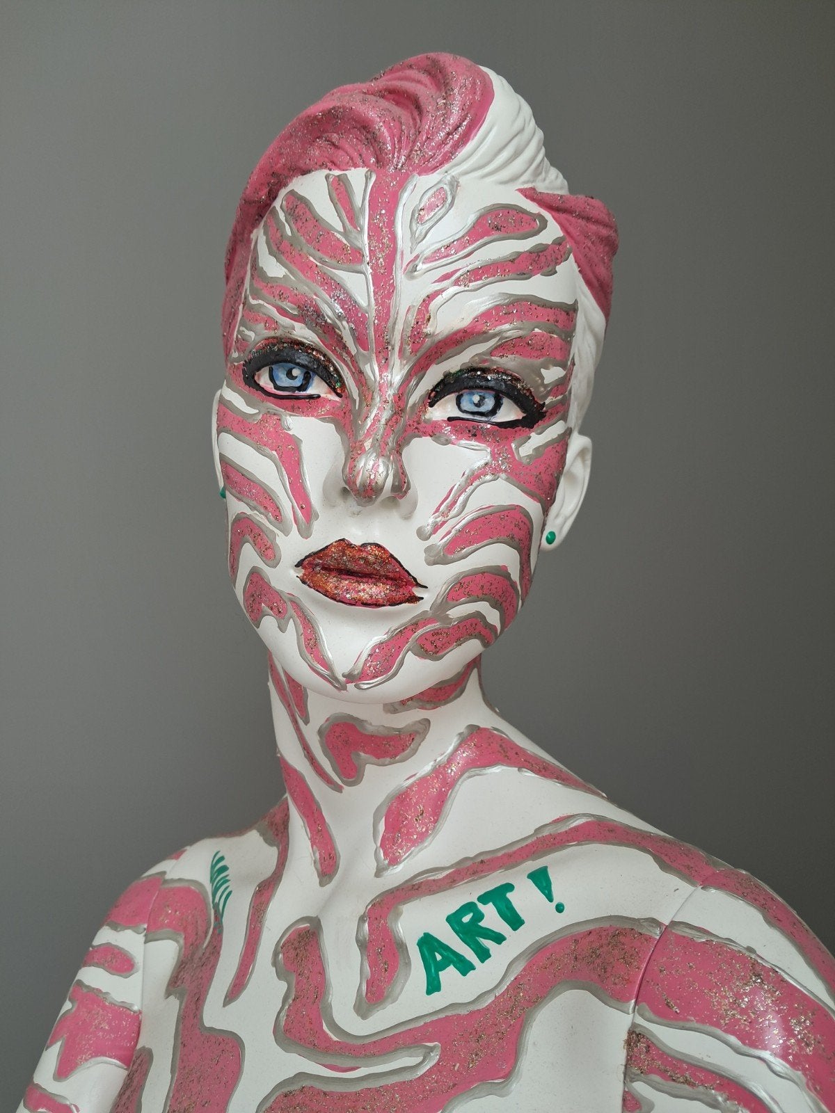 Uniek kunstobject – Handbeschilderde etalagepop "Pink Zebra", Antiek en Kunst, Ophalen