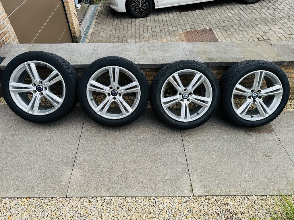 Winterbanden Volvo V90, Ophalen, 18 inch, Banden en Velgen, Winterbanden