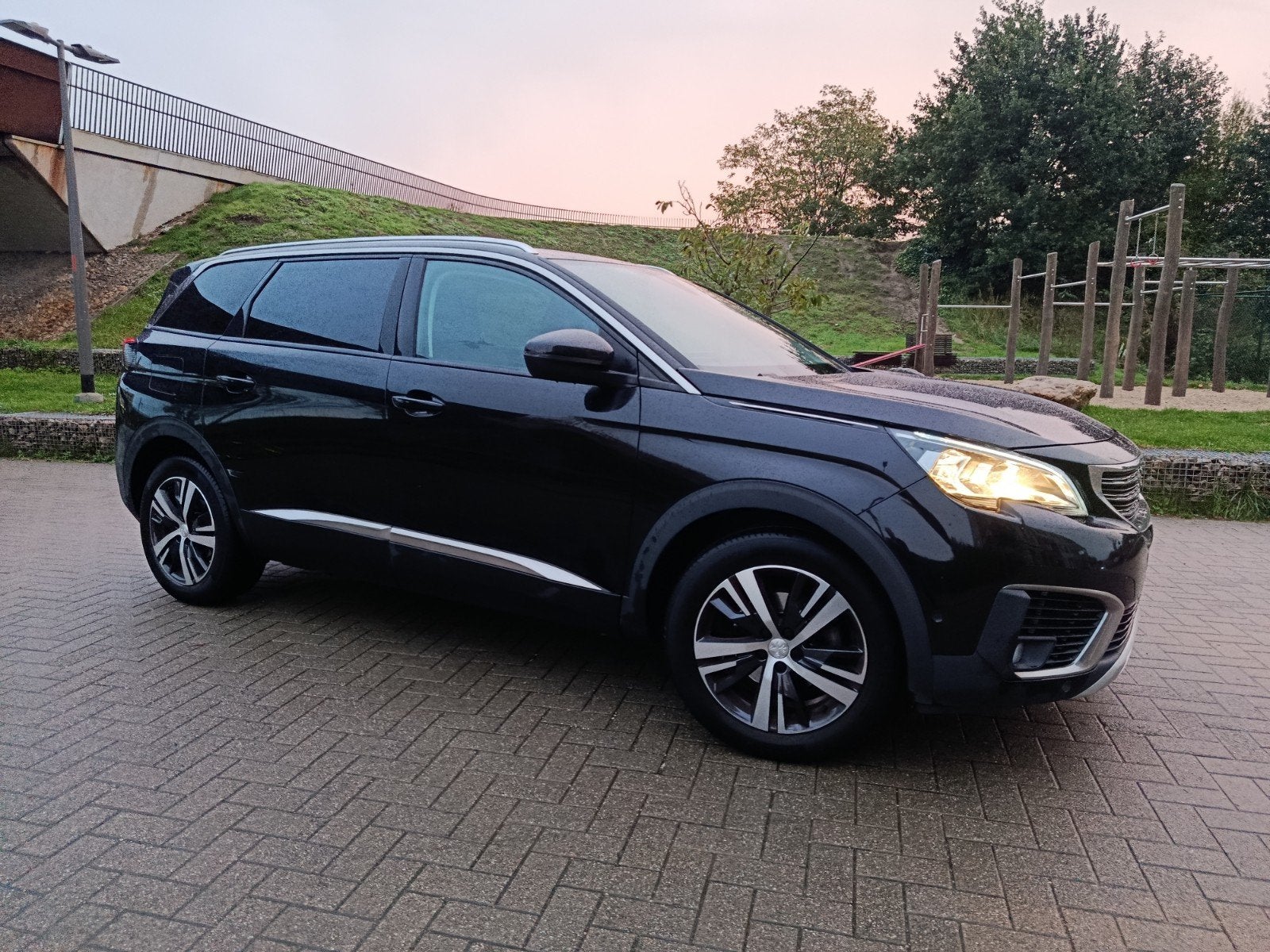 Peugeot 5008 Automaat 2020, Auto's, Dealer onderhouden, Euro 6, 1199 cc, Leder en Stof
