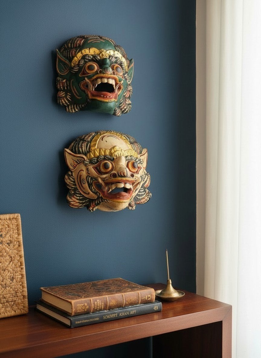 Twee authentieke houten maskers – handgesneden en beschilder, Antiek en Kunst, Hout, Goud, Beschilderd, Masker