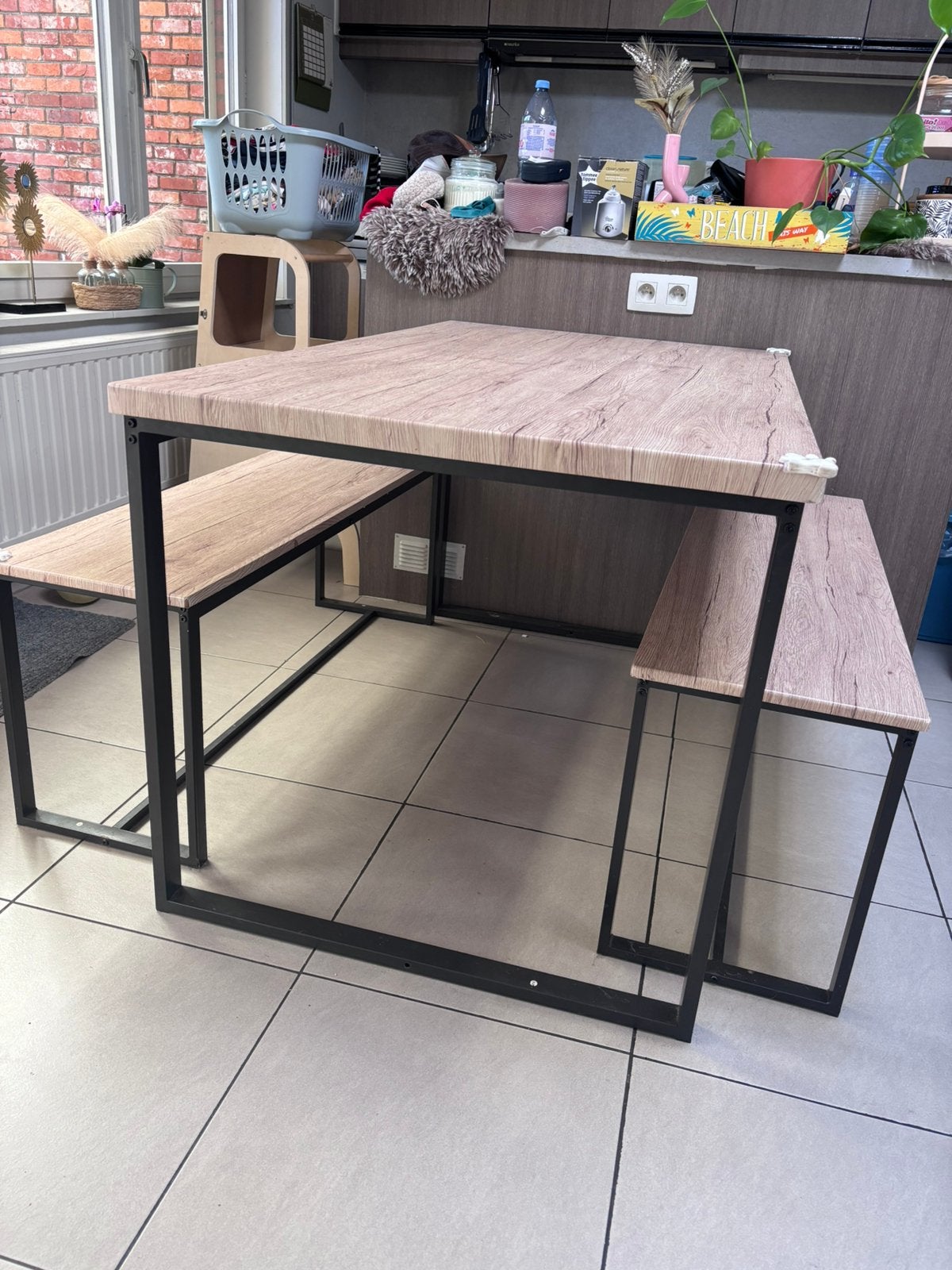 Table avec 2 bancs, Maison & Meubles, 100 à 150 cm, Quatre personnes, Comme neuf, Enlèvement