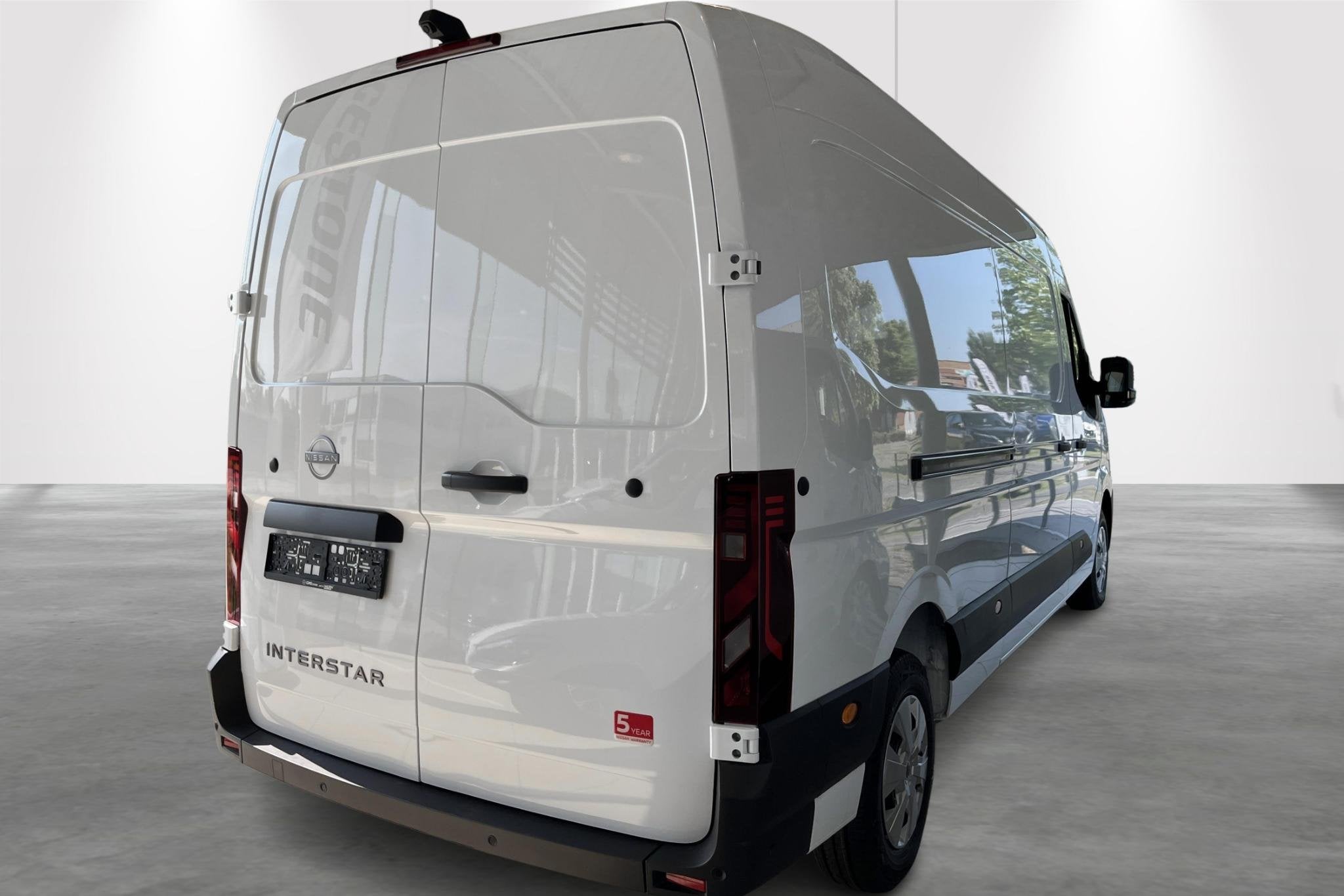 Nissan Interstar L2H2 3.5T 2,0 dCi 130 Tekna nieuw uit voorr, Auto's, Voorwielaandrijving, 4 deurs, Stof, 4 cilinders