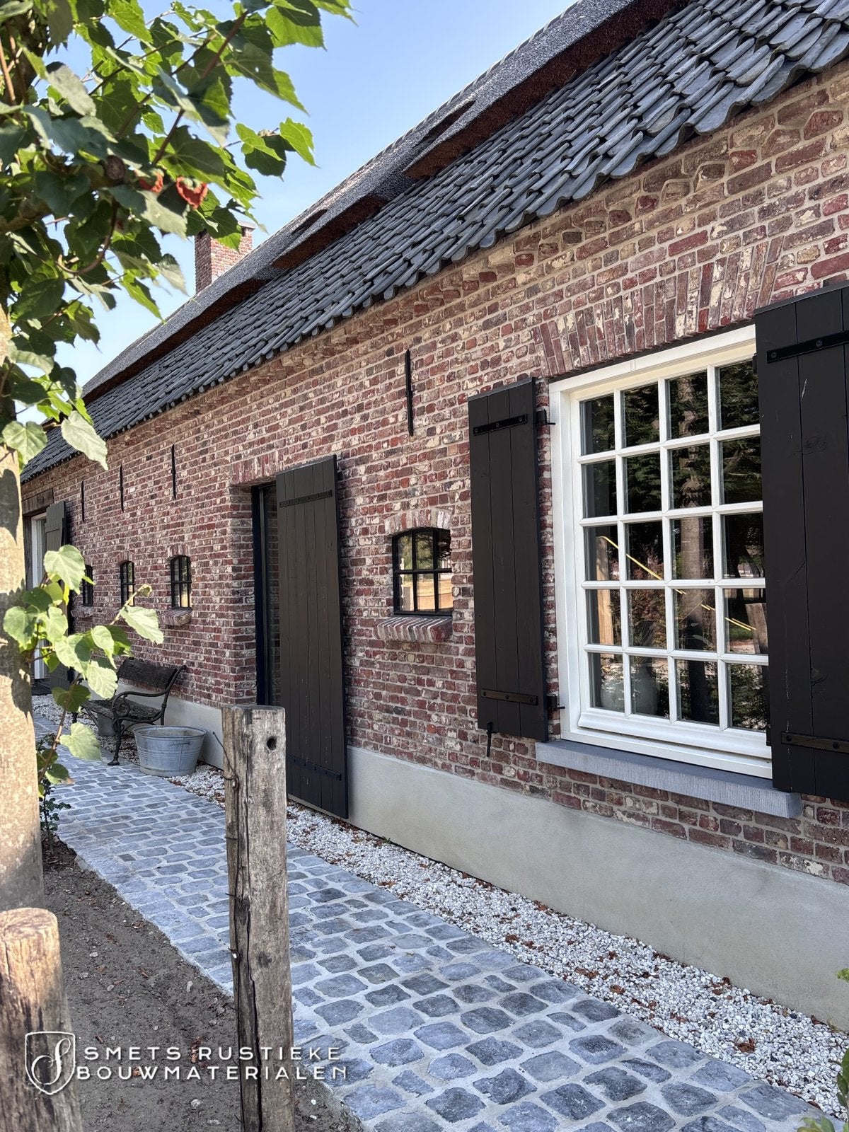 Oude gevelstenen, dakpannen, RAW Stones en kalkverf, Ophalen, Zo goed als nieuw