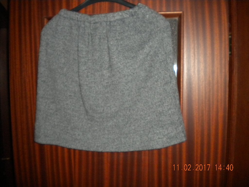 Warm grijspak : rok + vest, Kleding | Dames, Rokken, Ophalen
