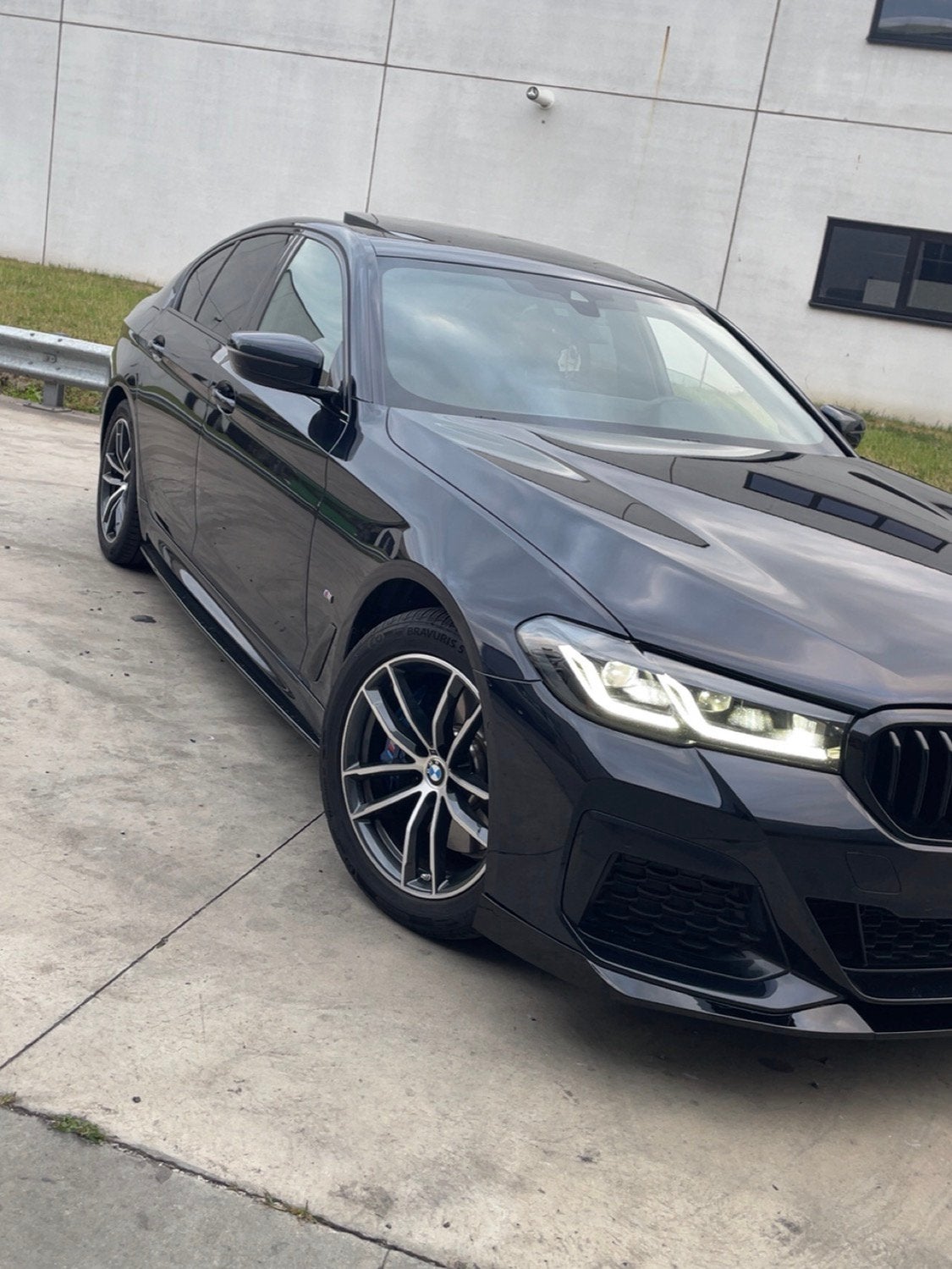 BMW G30 LCI 530e, Autos, BMW, Cuir, Noir, 5 portes, Automatique