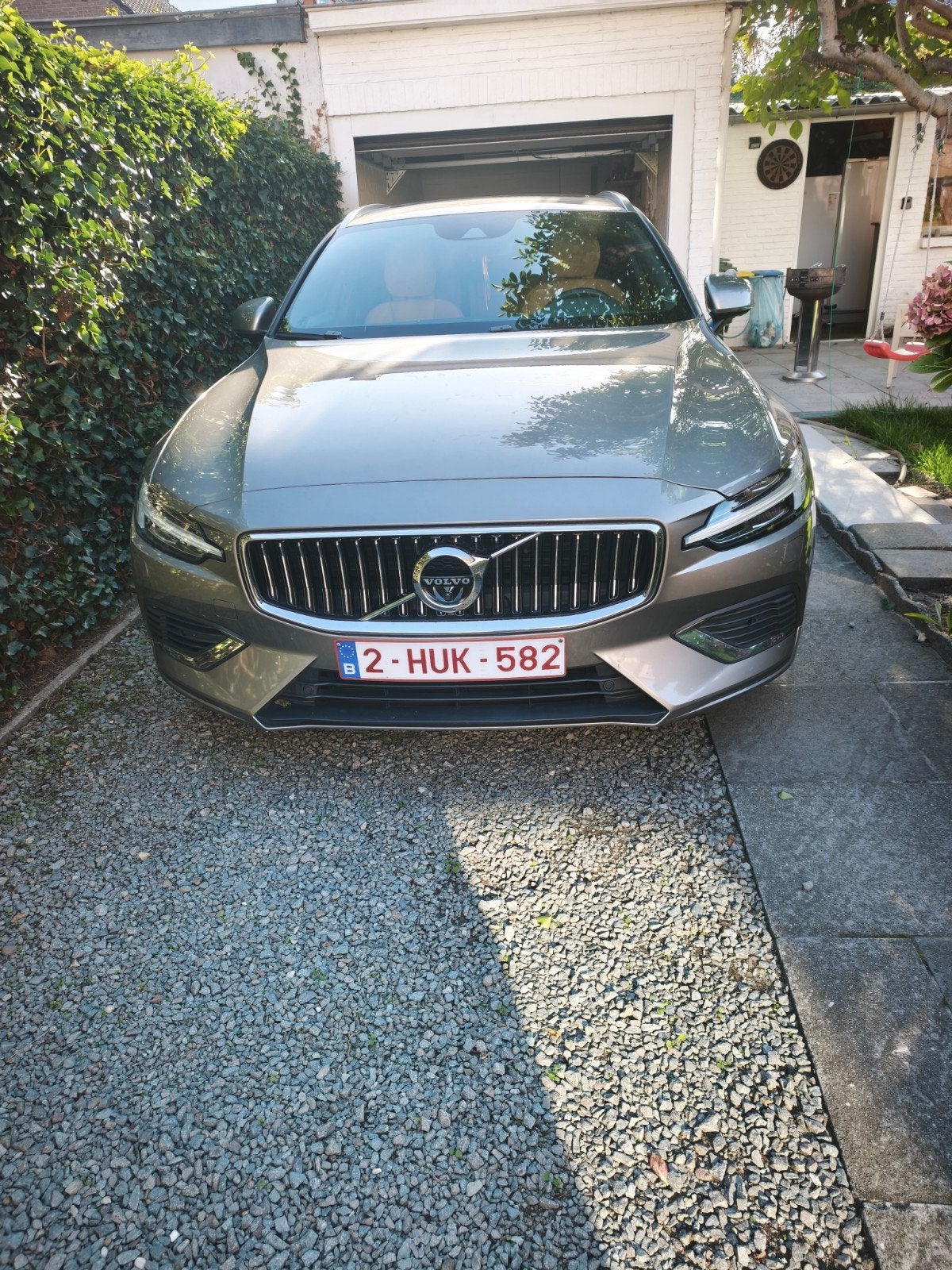 volvo v60 plueg in hybreed 2020 model, Autos, Cuir et Alcantara, Achat, 5 portes, V60