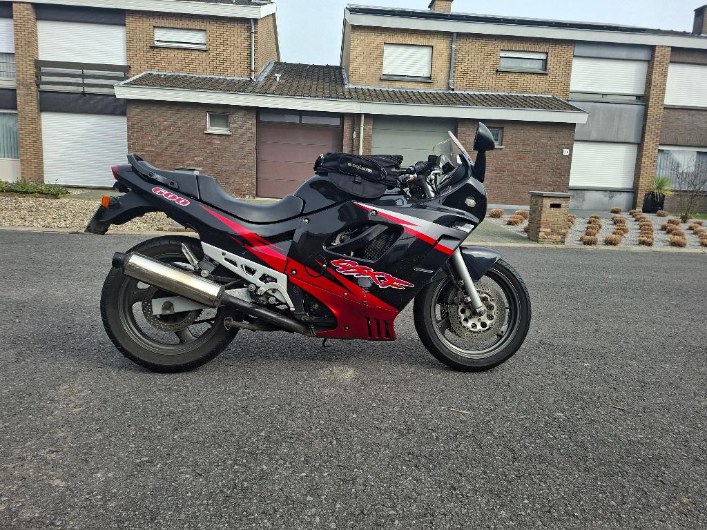 Suzuki gsxf 600 (weinig km's), Motos, Motos | Suzuki, Plus de 35 kW, 4 cylindres, Permis Moto A, 600 cm³