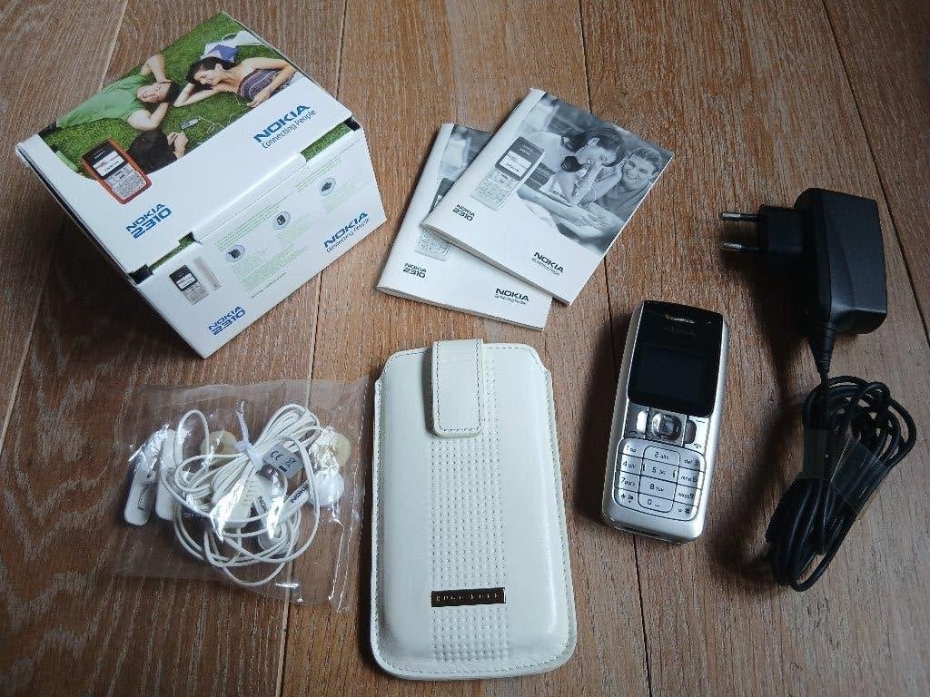 Nokia 2310 zilver/grijs met originele doos (Retro), Telecommunicatie, Ophalen, Zilver