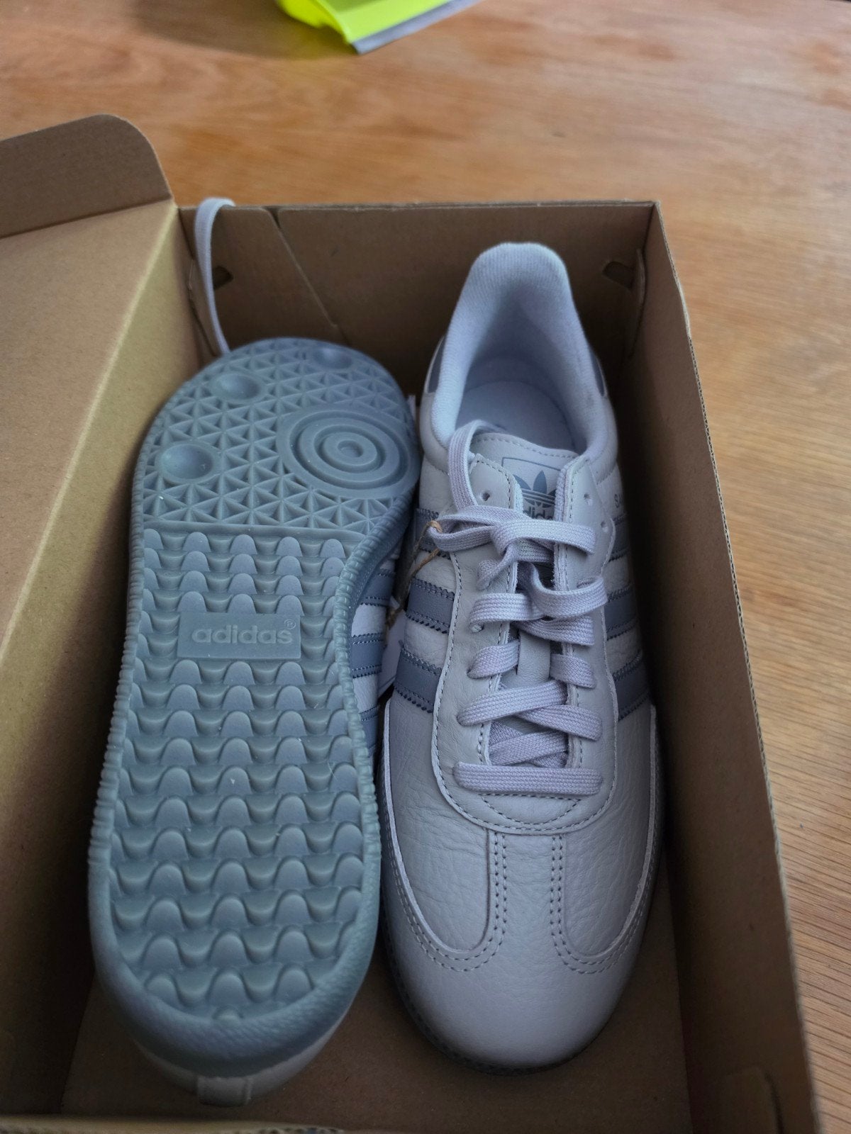 Adidas, Ophalen
