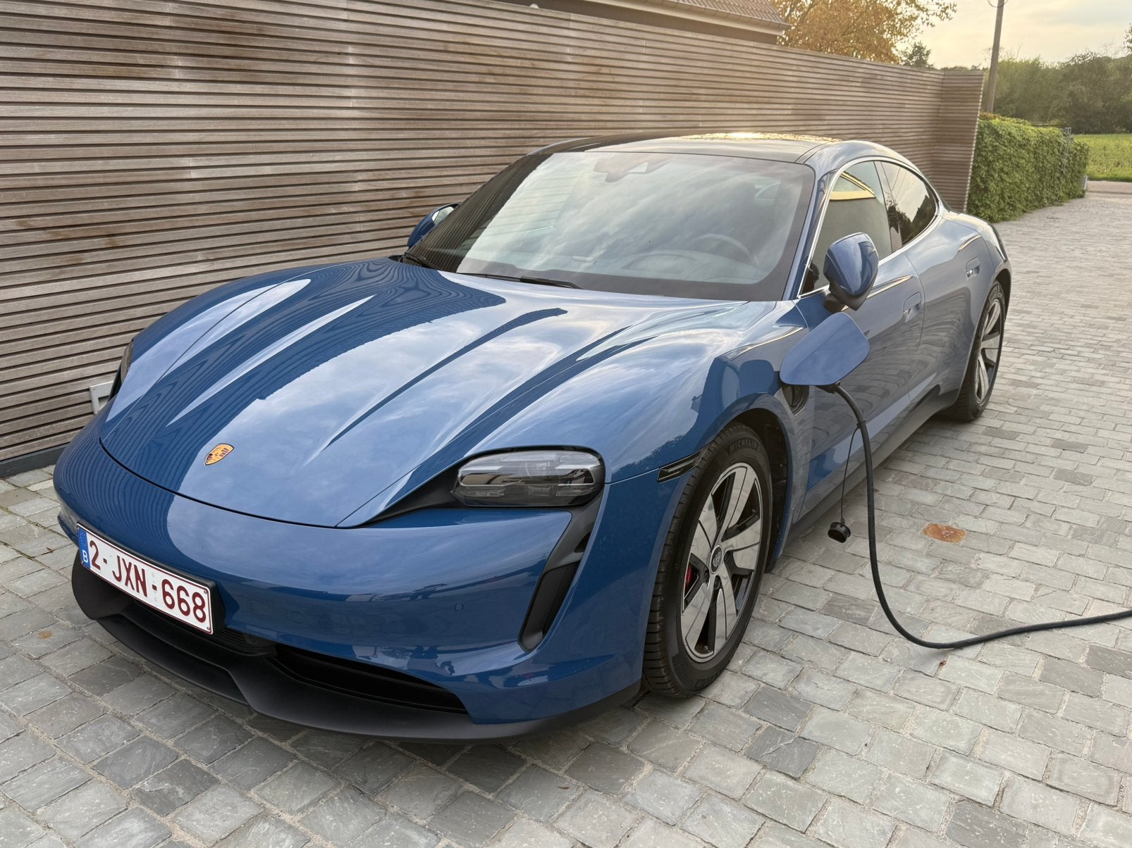 Belle Porsche Taycan 4S , ÉTAT NEUF, Autos, Cuir, Achat, Entretenue par le concessionnaire, Noir