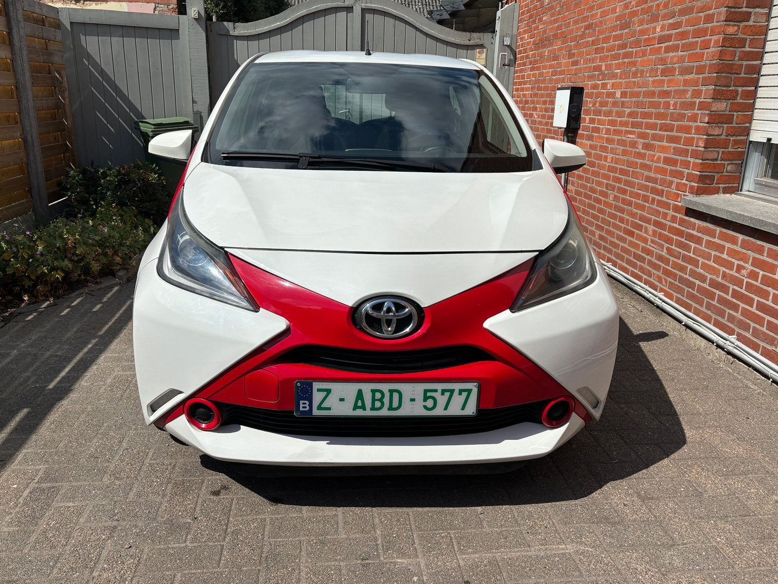 Toyota Aygo bouwjaar 2015 Benzine Airco, Auto's, Toyota, Voorwielaandrijving, 4 zetels, Stof, Wit