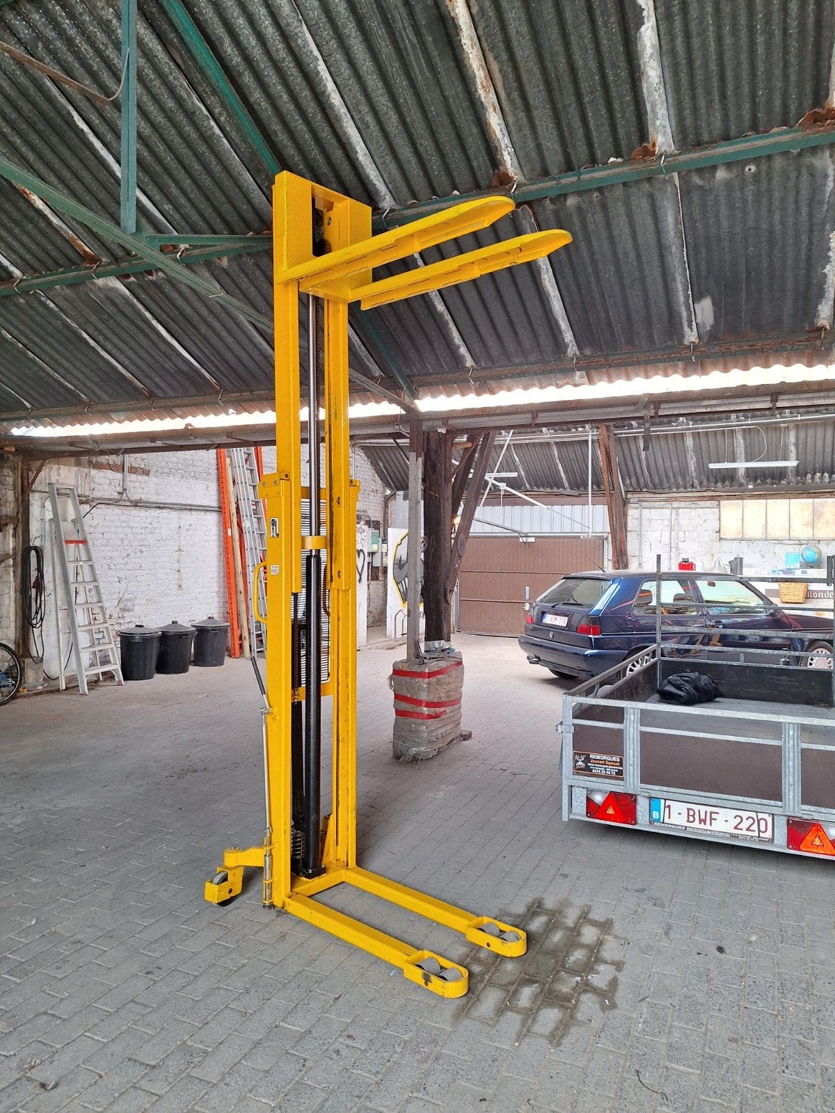Gerbeur manuel 1000 kg hauteur maximum 288 cm . Bon état., Doe-het-zelf en Bouw, Palletwagens en Pompwagens, Ophalen