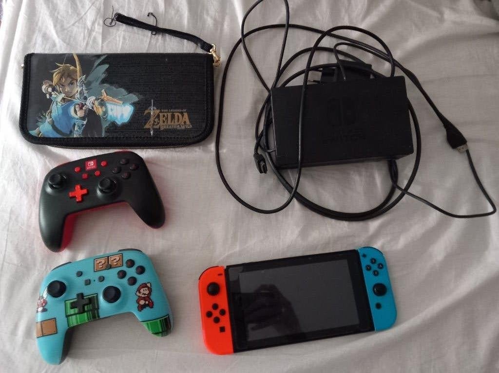 Nintendo Switch 1 + Sacoche Zelda + 2 manettes switch, Consoles de jeu & Jeux vidéo, Enlèvement, Comme neuf, Avec 2 manettes, Switch Original