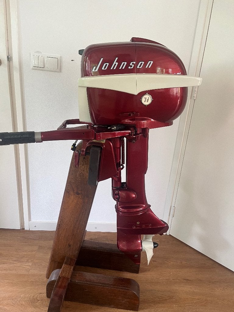 Oldtimer buitenboordmotor Johnson 7.5 pk 1956, Sports nautiques & Bateaux, Moteurs Hors-bord & In-bord, 5 à 10 ch, Comme neuf