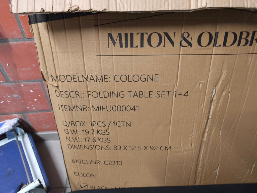 Tafel en stoelen, Ophalen