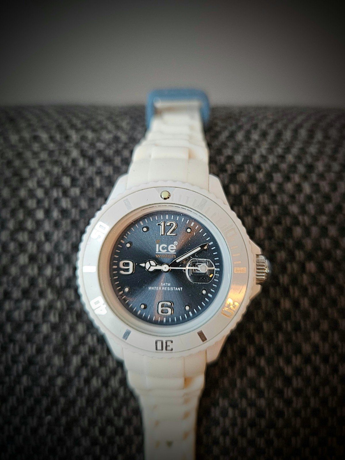 Ice Watch blanc/Montre-bracelet en jean, Bijoux, Sacs & Beauté, Montre-bracelet, Autres marques, Enlèvement ou Envoi, Comme neuf