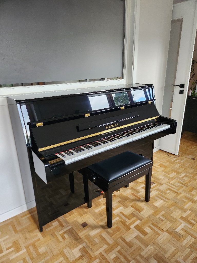 Kawai K-15E piano acoustique – Excellent état, Musique & Instruments, Brillant, Comme neuf, Enlèvement, Piano