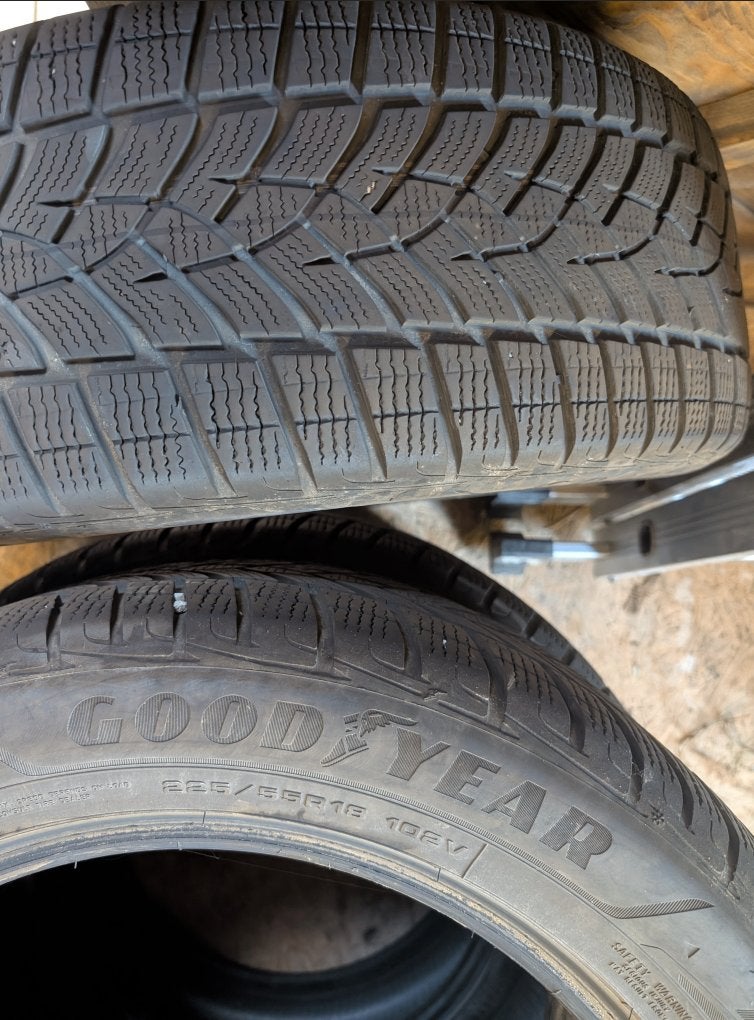 4 Pneus Hiver Goodyear 225/55 R18 102V (Très bon état), Ophalen, 18 inch, Gebruikt, 255 mm