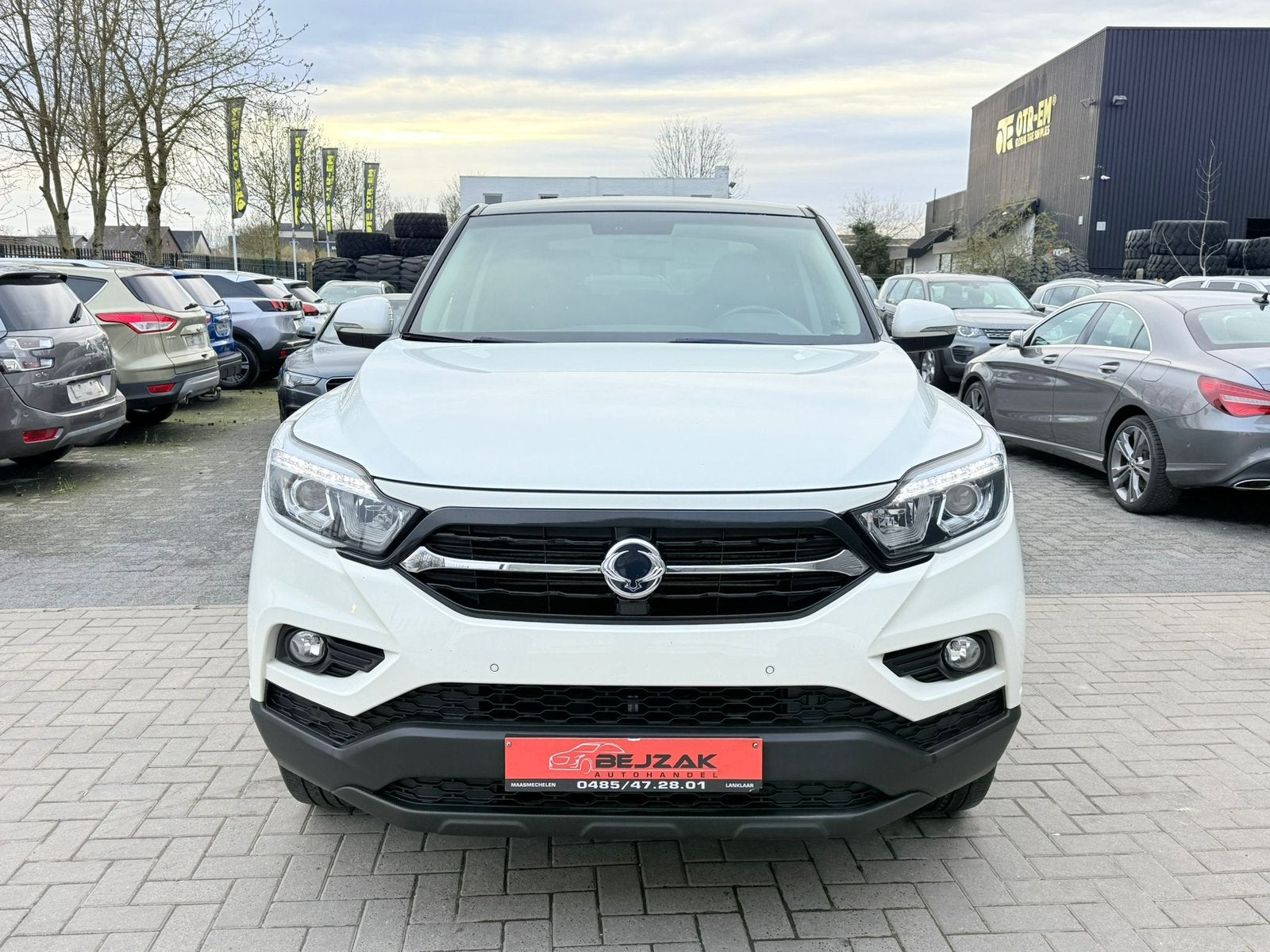 Ssangyong Musso Quarts 4WD 2.2d Autm 1j garantie 181PK, Automaat, https://public.car-pass.be/vhr/6c70d6d9-be27-4552-b81c-d8713dd8909c