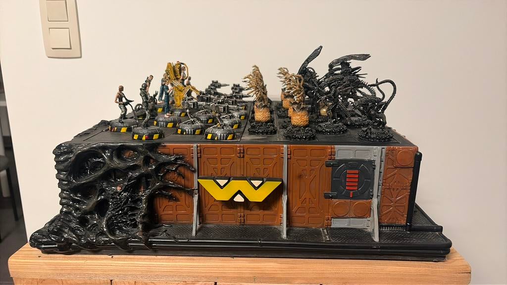 Alien deluxe painted pewter chess set very rare, Collections, Statues & Figurines, Comme neuf, Enlèvement