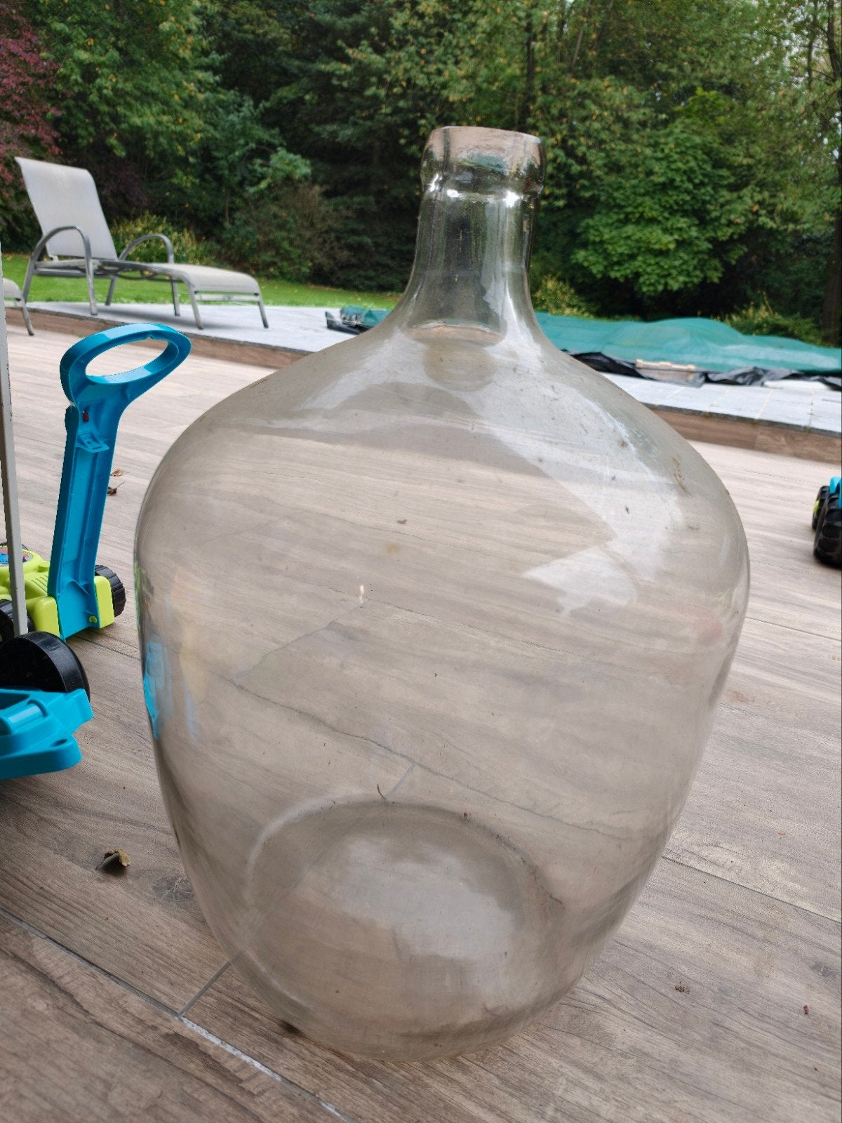 Grote glazen ballonfles, Enlèvement