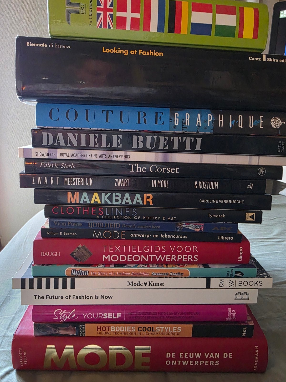 Groot pakket modeboeken, textiel, ontwerp en modekunst, 17st, Enlèvement, Utilisé