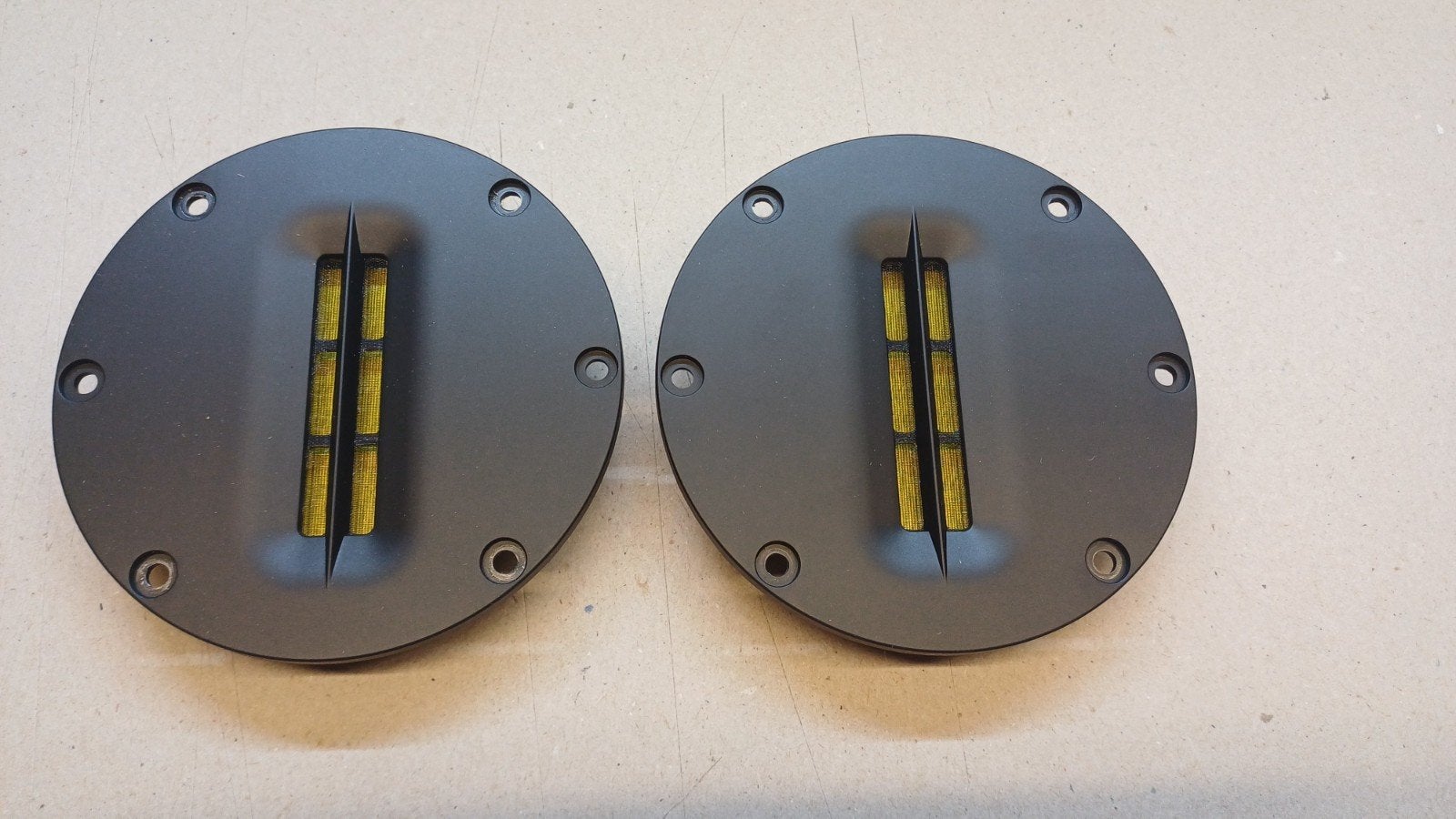 2 tweeters à ruban ou à ruban, comme neufs, Autres marques, Moins de 60 watts, Enlèvement ou Envoi, Bass-reflex