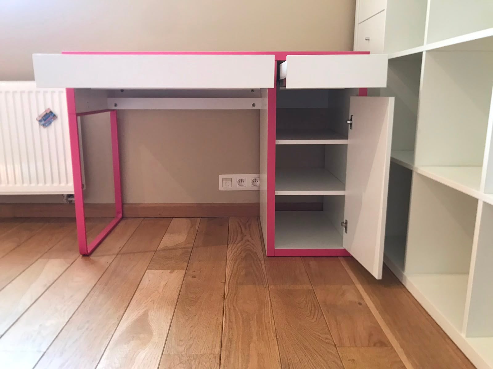 Bureau enfants IKEA 1 rose et un blanc, 105 cm, 50 cm, Enlèvement, IKEA