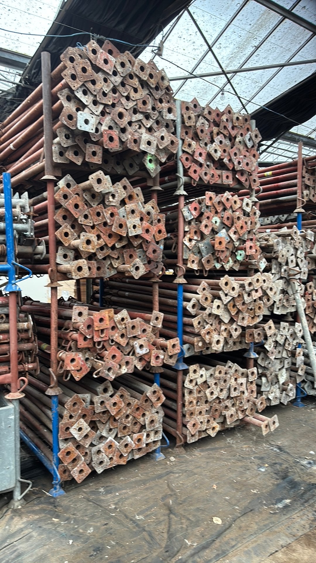Bouwstippen te koop per rek, Ophalen