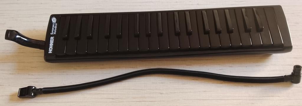 Melodica Hohner Superforce 37-zwart (Zeer goede staat), Musique & Instruments, Avec valise ou boîte, Comme neuf, Autres types