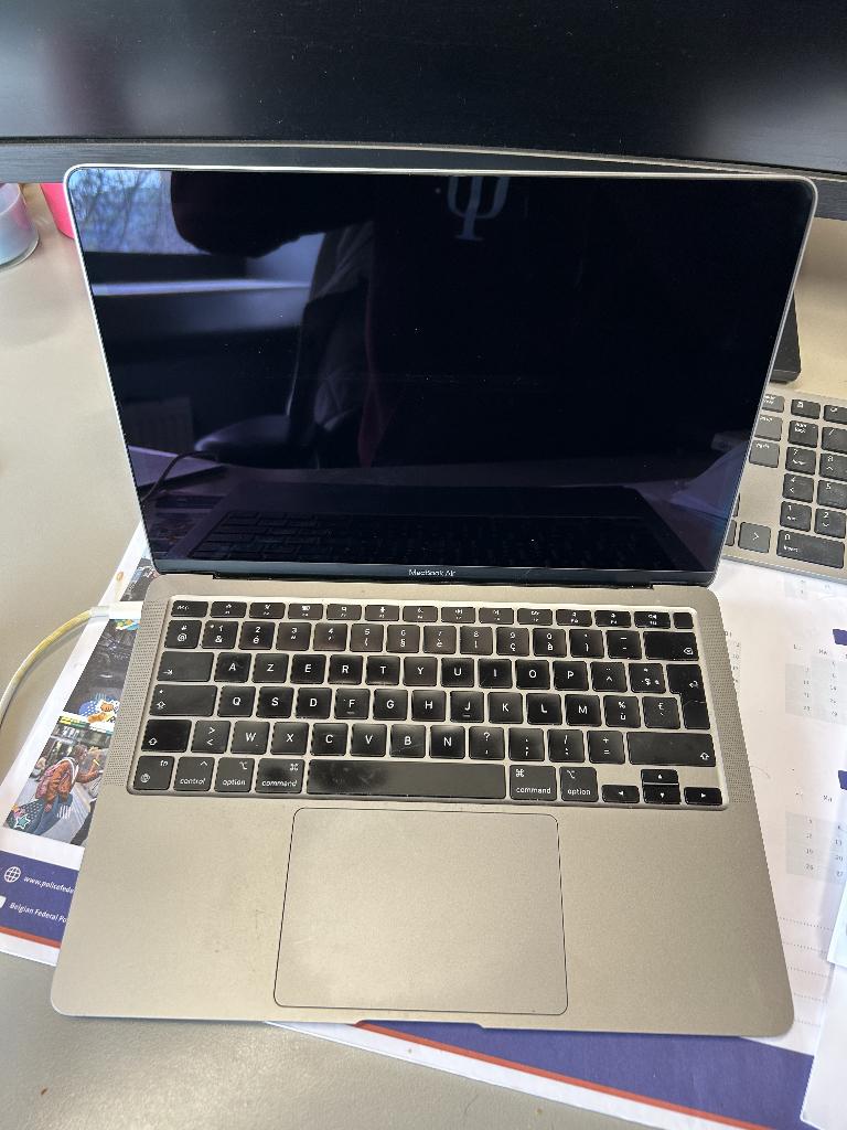 Macbook M1 - 2020 - 256gb 8gb de ram, Informatique & Logiciels, Apple Macbooks, Reconditionné, MacBook, 13 pouces, 3 à 4 Ghz, 256 GB