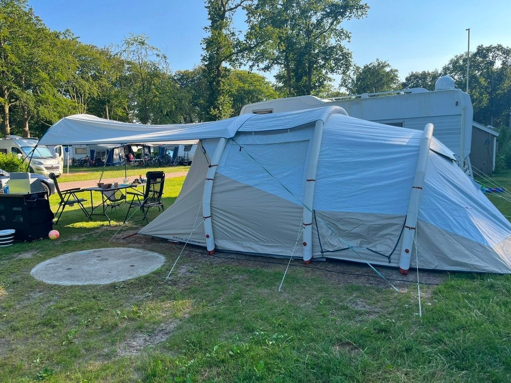 Familietent 5pers quechua, Caravans en Kamperen, Tenten, Ophalen, Zo goed als nieuw, Tot en met 2